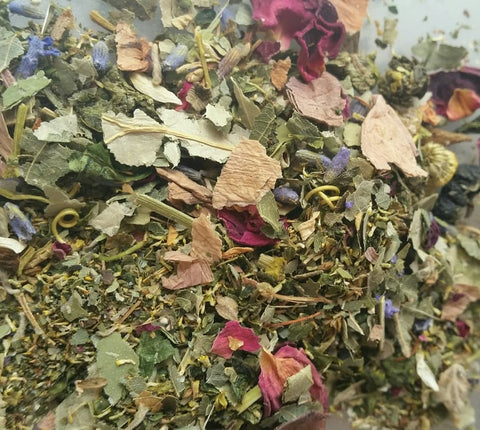 Organic herbal tea perfect for sufferers of anxiety, stress or sleepnessness. Includes Passionflower, Damiana, Lotus leaf, Lotus flower, Linden leaf, Lavender, Chamomile, Rose, Vanilla, Oolong Tea (20%). Created by Tea Therapy